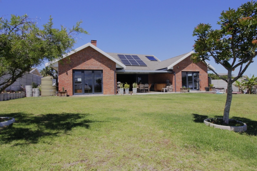 4 Bedroom Property for Sale in Paradise Beach Eastern Cape